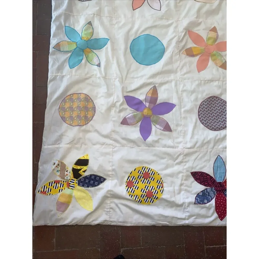 Vintage 1960s Mid-Century Handmade Medium Weight Quilt Throw Twin 69”x 55”